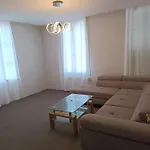 Mon *